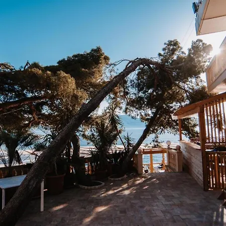 Zhironi Hotell 4*