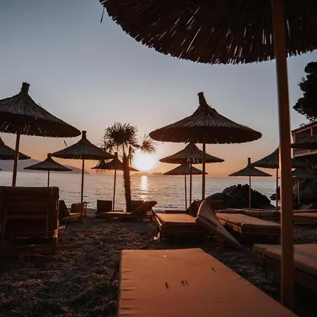 Hotell Zhironi 4*