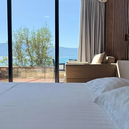 Hotel Zhironi 4*